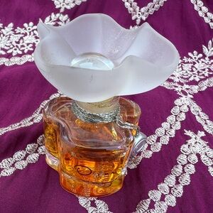 Oscar De La Renta Parfum bottle with Frosted Flower Cap